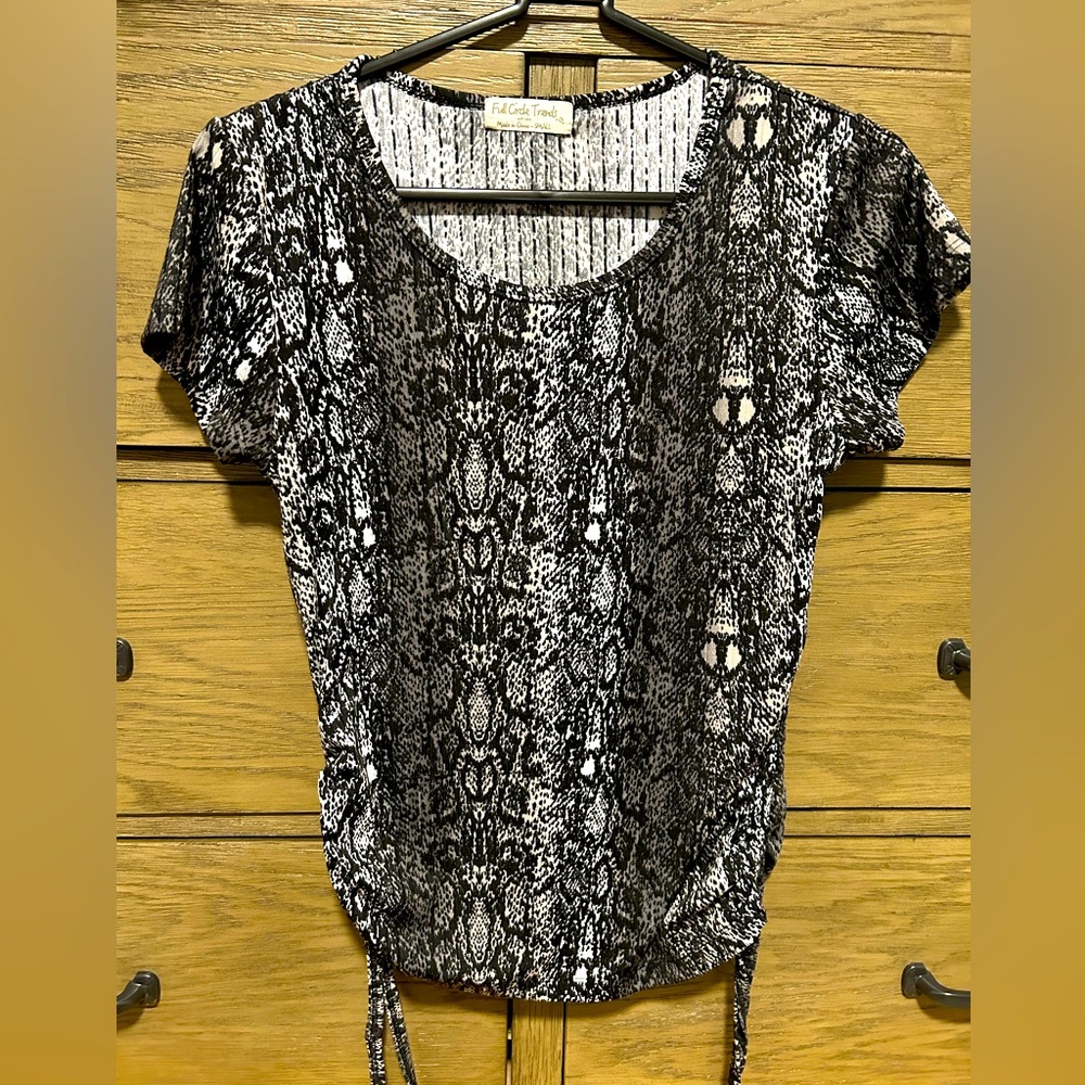 Really soft cute short sleeved top - S